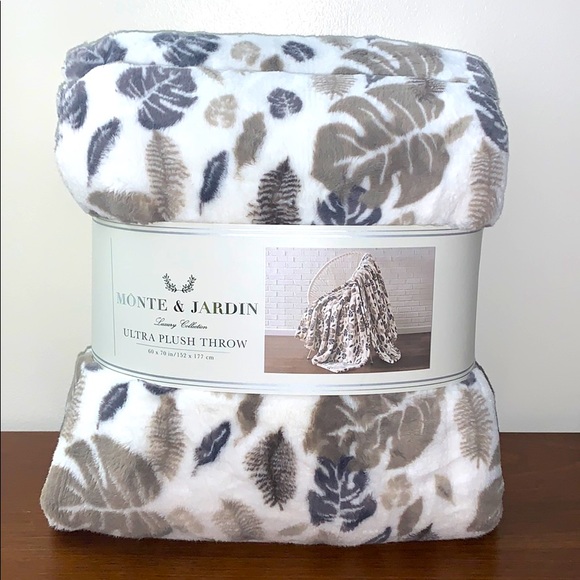 Monte & Jardin Bedding Monte Jardin Ultra Plush Throw Luxury Tan